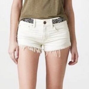 NWOT AE Beaded Belt White Jean Stretch Shorts Size 2